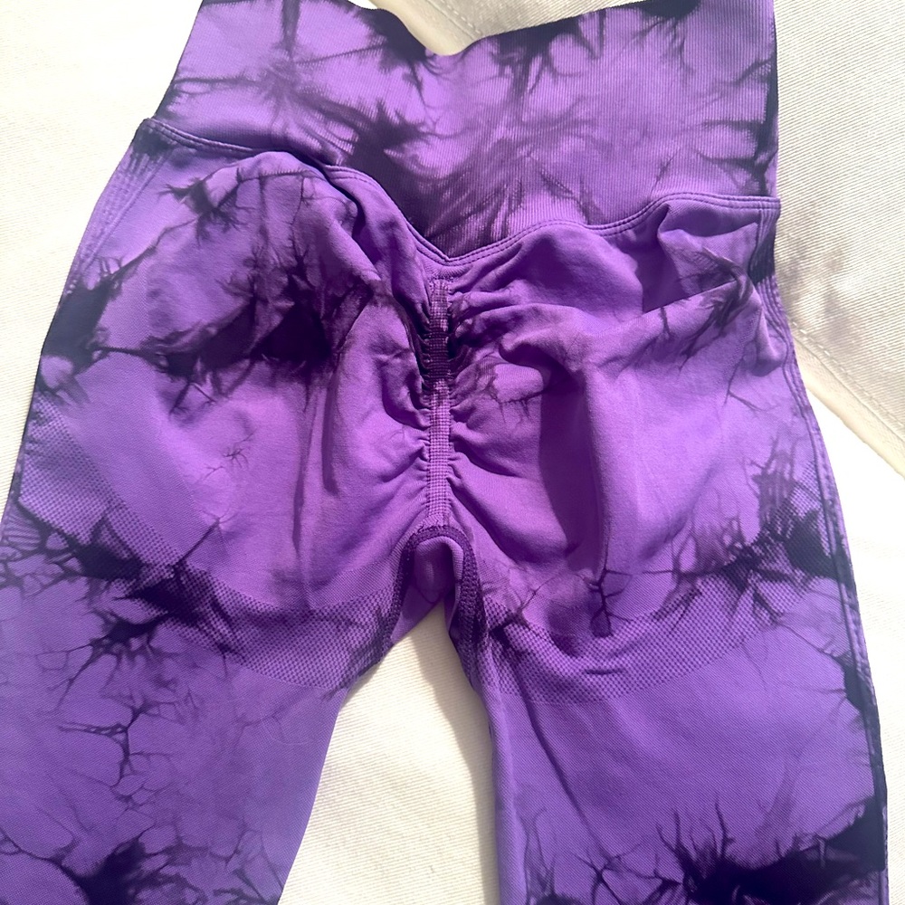 Seamless HR Tie Dye Ruched Bottom Cropped yoga leggings size S EUC 🏖️